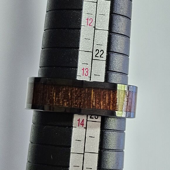 Three Kings Black With Wood Grain Look Men's Ring Size 13.5 - Picture 6 of 12